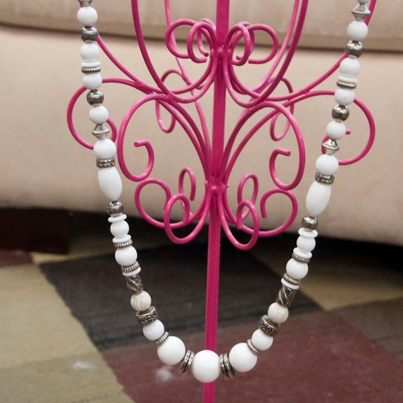 Pretty white and silver bead necklace - Picture 2 of 6